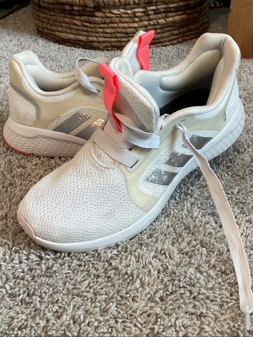 Adidas Bounce Edgeflux Women size 8.5 running shoe. (Item 0011).